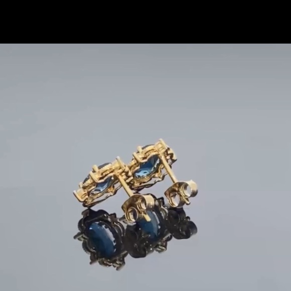 18k London Blue Topaz Earrings - Picture 8 of 9